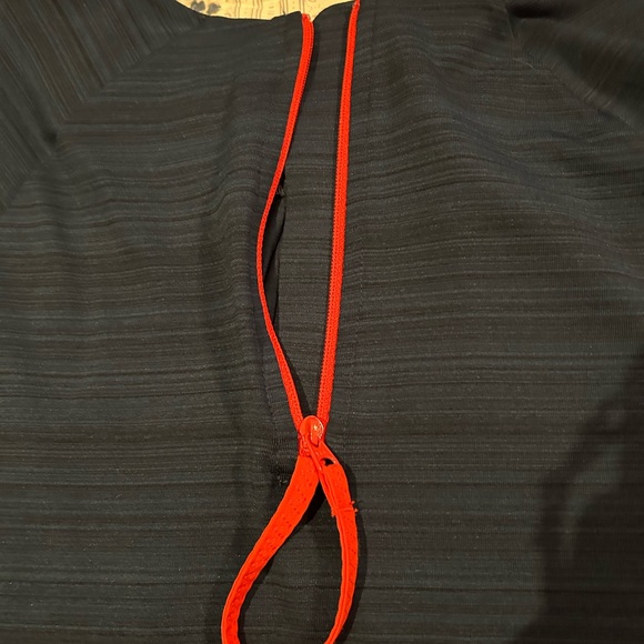 ATHLETA TOP W/THUMBHOLES SOFT Like new - Picture 11 of 12